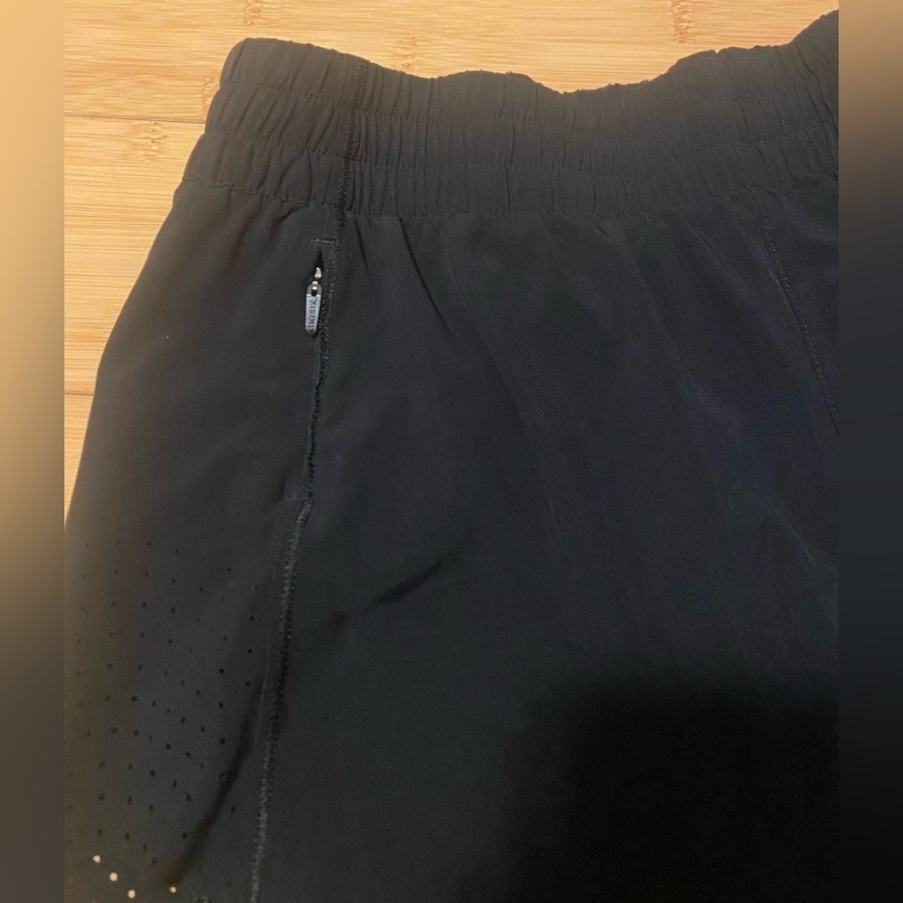 Athleta Hustle 3” Running Shorts Black Size Small Lightweight Zip Pocket - Picture 5 of 8